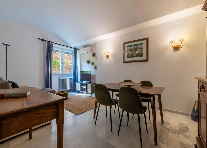 Guesthost - Porta Latina Cozy * Roma